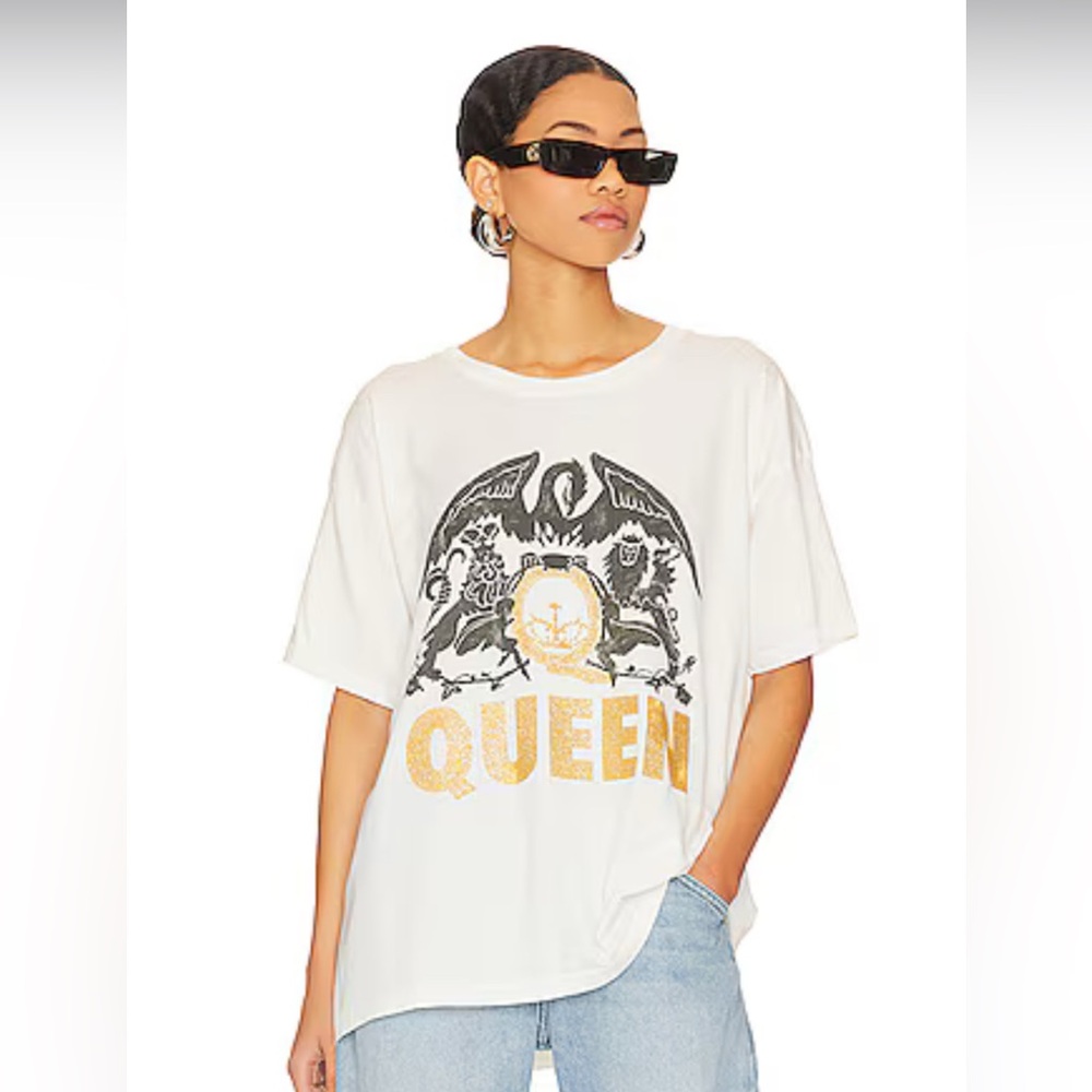 NWOT Queen Glitter Crest Merch T-shirt Vintage White DAYDREAMER Size Small